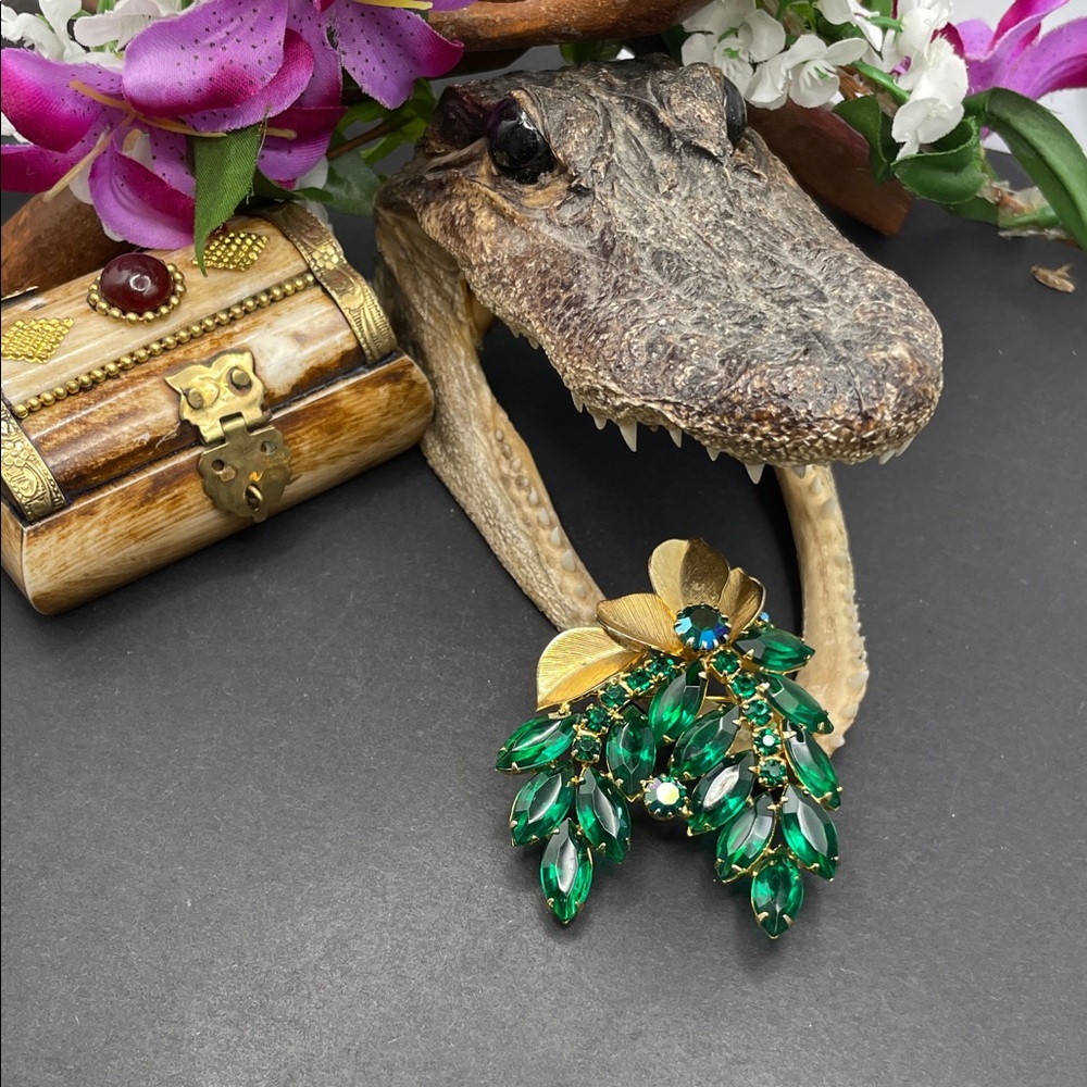 Juliana leaf brooch vintage verified